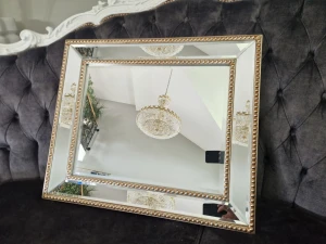 Lustro szampańskie  glamour 55x65 cm w szklanej-drewnianej ramie