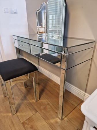 Toaletka lustrzana z lustrem 4.jpg