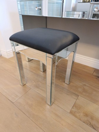 krzesełko do toaletki.jpg