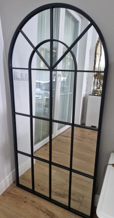 Duże lustro stojące okienne czarne loft