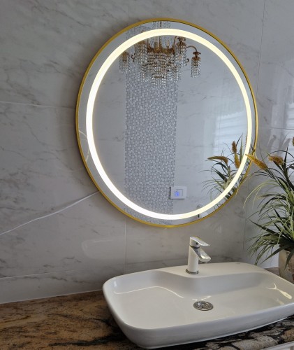 Przejdź do produktu Lustro ścienne okrągłe w złotej ramie podświetlane led fi 80 cm